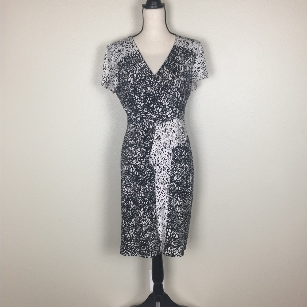 BCBGMAXAZRIA Black & White Patterned V-Neck Dress